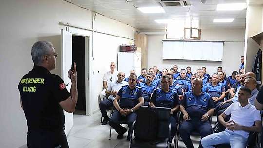Elazığ'da Narkorehber semineri