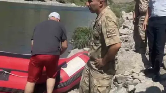 Elazığ'da nehre giren öğretmen boğuldu