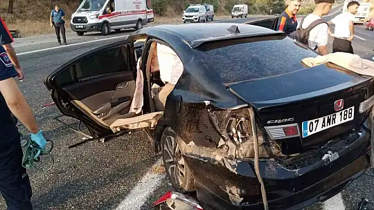 Elazığ'da otomobiller çarpıştı: 1'i ağır 6 yaralı