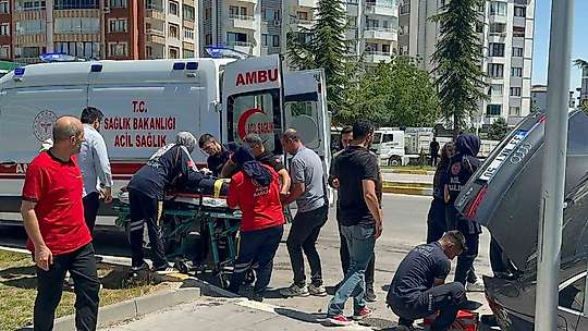 Elazığ'da otomobiller çarpıştı: 5 yaralı
