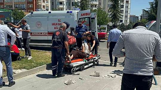 Elazığ'da otomobiller çarpıştı: 5 yaralı