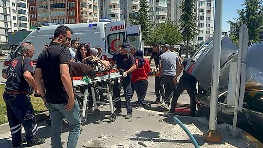 Elazığ'da otomobiller çarpıştı: 5 yaralı