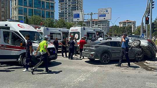 Elazığ'da otomobiller çarpıştı: 5 yaralı