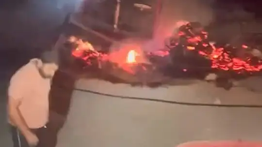 Elazığ'da samanlar alevlere teslim oldu