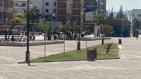 Elazığ'da sıcaklık 40 dereceye yaklaştı, caddeler boş kaldı