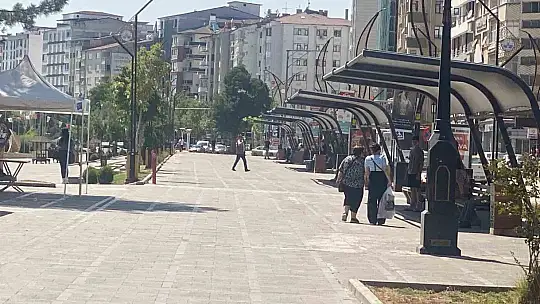 Elazığ'da sıcaklık 40 dereceye yaklaştı, caddeler boş kaldı