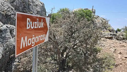 Elazığ'da sıcaktan bunalanlar 'Buzluk Mağarasına' akın etti