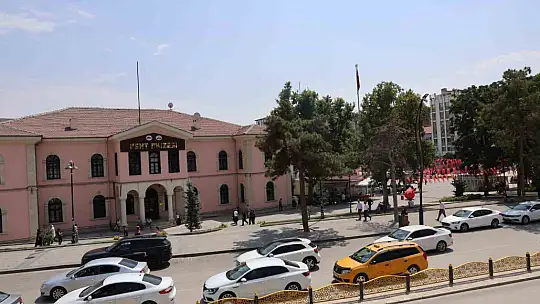 Elazığ'da termometreler 43 dereceyi gösterdi