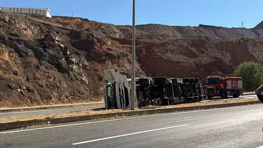 Elazığ'da tır devirdi: 1 yaralı