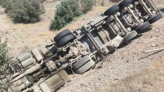 Elazığ'da tır devrildi: 1 yaralı
