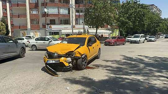 Elazığ'da trafik kazası: 6 yaralı