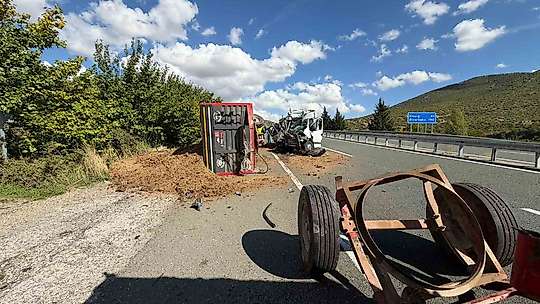 Elazığ'da traktör ile minibüs çarpıştı: 1 yaralı