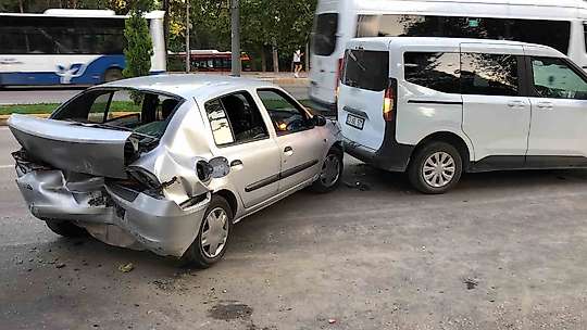 Elazığ'da zincirleme trafik kazası: 3 yaralı