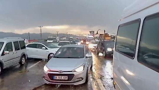 Elazığ-Tunceli yolu sel nedeniyle ulaşıma kapandı
