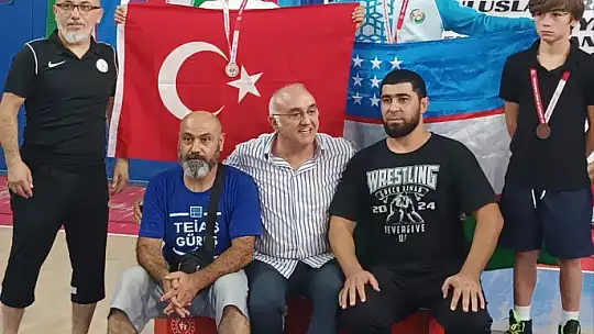 Elazığlı genç pehlivanlardan uluslararası başarı