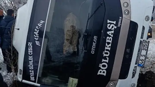 Elbistan-Çoğulhan karayolunda işçi servisi devrildi