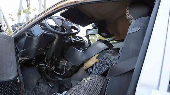 Elektrik direğine çarpan Tofaş hurdaya döndü, sürücü ağır yaralandı
