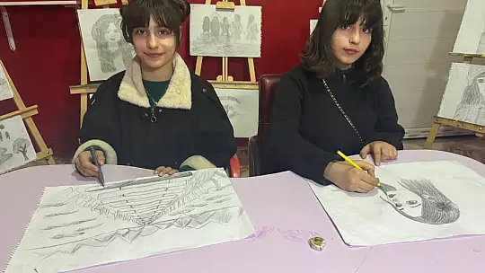 Engel tanımayan ikizlerin resim aşkı