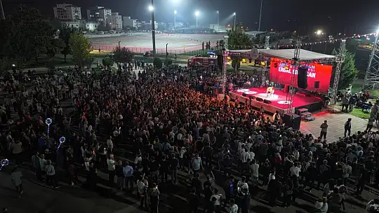 Adıyaman Belediyesi Erdal Erzincan konseri büyük ilgi gördü