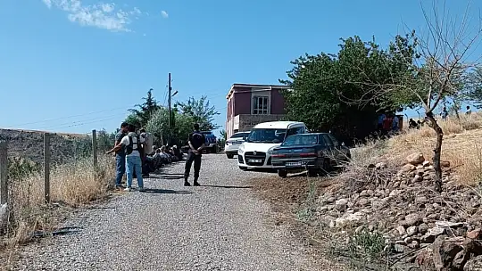 Eşini silahla vurarak öldürdü