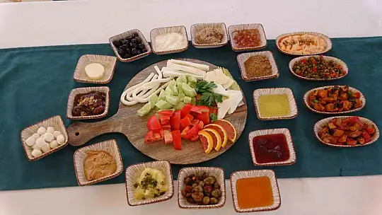 Eşlerinden imza karşılığında toplanan kadınlar önce kooperatif kurdu, sonra restoran açtı