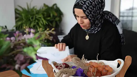 Ev hanımının azmi: 20 belge aldı ve 300 öğrenciye usta oldu