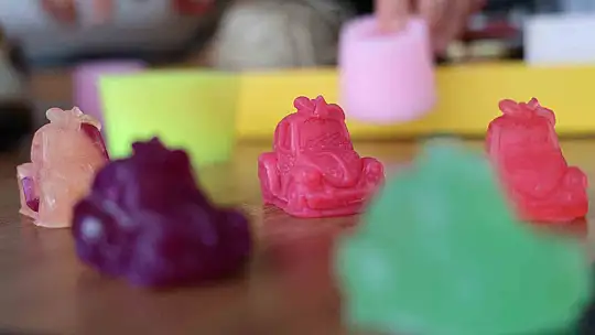 Ev hanımının azmi: 20 belge aldı ve 300 öğrenciye usta oldu