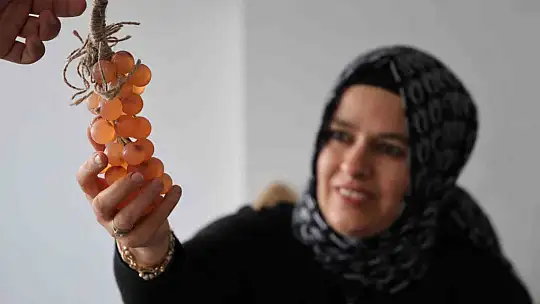 Ev hanımının azmi: 20 belge aldı ve 300 öğrenciye usta oldu