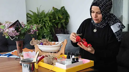 Ev hanımının azmi: 20 belge aldı ve 300 öğrenciye usta oldu