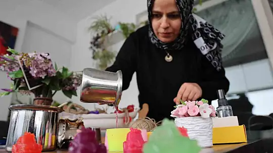 Ev hanımının azmi: 20 belge aldı ve 300 öğrenciye usta oldu