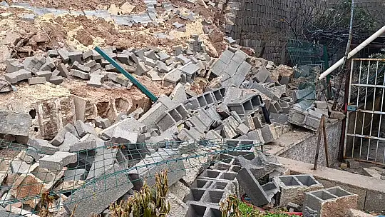 Ev sahibi, duvar çökmesini 'deprem' zannetmiş