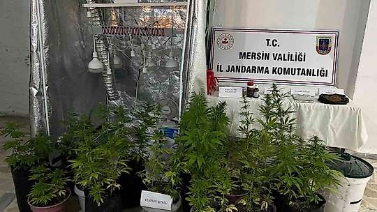 Evde özel bölme çıktı: Uyuşturucu üreten şüpheliler yakalandı