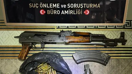 Evden AK-47 ve el bombası çıktı: 4 tutuklama