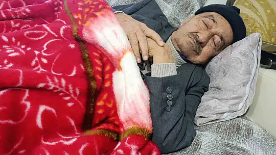 Evlerini devrettikleri oğulları kazada ölünce gelin evi sattı, yaşlı çift ortada kaldı iddiası