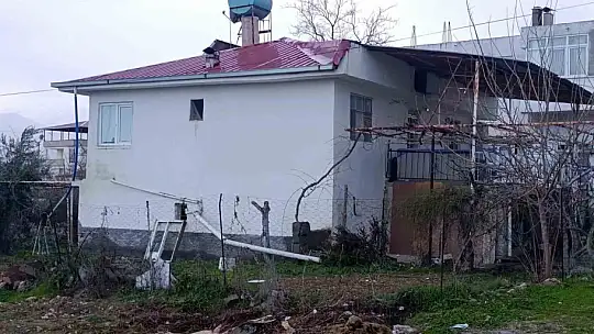 Evlerini devrettikleri oğulları kazada ölünce gelin evi sattı, yaşlı çift ortada kaldı iddiası