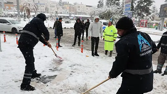 Eyyübiye Belediyesi ekiplerinden kar mesaisi