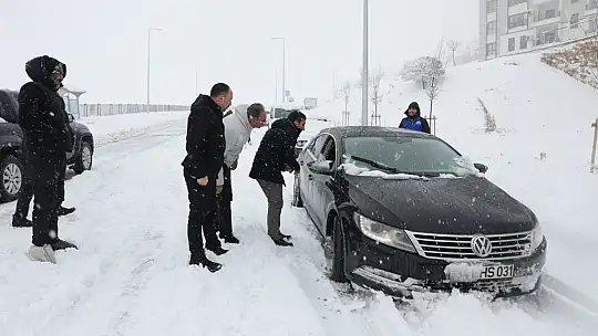 Eyyübiye Belediyesi ekiplerinden kar mesaisi