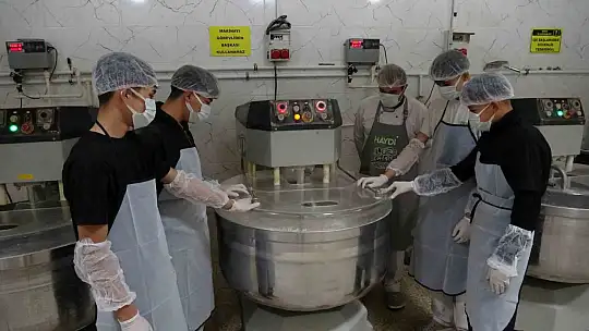 Fabrika gibi çalışan lisenin yıllık cirosu 1,5 milyon