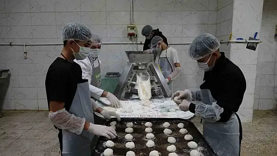 Fabrika gibi çalışan lisenin yıllık cirosu 1,5 milyon