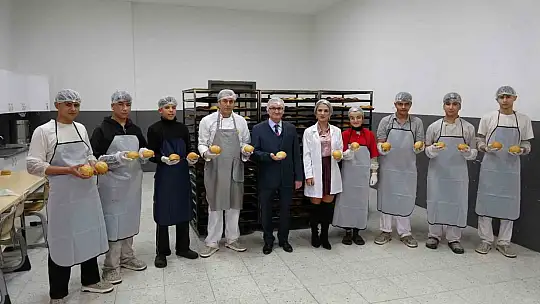 Fabrika gibi çalışan lisenin yıllık cirosu 1,5 milyon