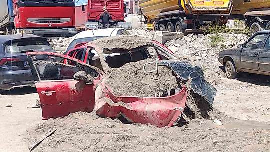 Freni boşalan kamyon 7 araca çarptı: 6 yaralı
