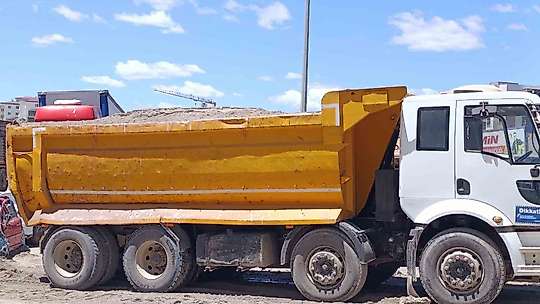 Freni boşalan kamyon 7 araca çarptı: 6 yaralı