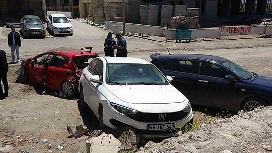 Freni boşalan kamyon 7 araca çarptı: 6 yaralı