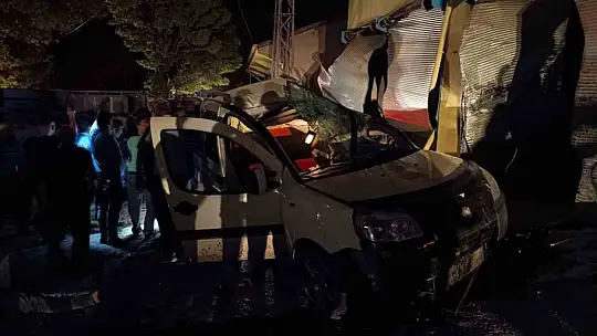 Freni boşalan kamyonet ortalığı savaş alanına çevirdi: 7 yaralı
