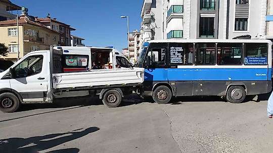 Freni boşalan minibüs dehşet saçtı: 7 yaralı