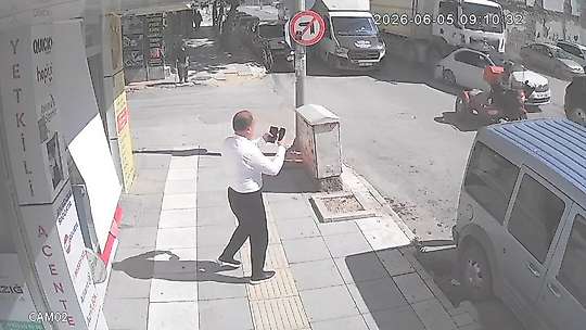 Freni patlayan kamyon caddeyi savaş alanına çevirdi: 10 araç zarar gördü, 5 yaralı