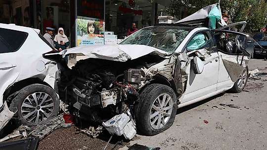 Freni patlayan kamyon caddeyi savaş alanına çevirdi: 10 araç zarar gördü, 5 yaralı