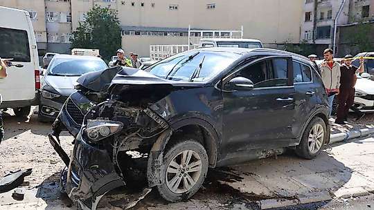 Freni patlayan kamyon caddeyi savaş alanına çevirdi: 10 araç zarar gördü, 5 yaralı