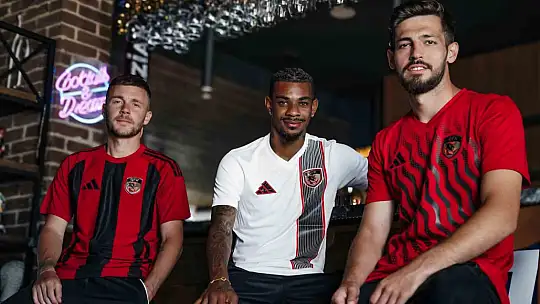 Gaziantep FK, yeni sezon formalarını tanıttı