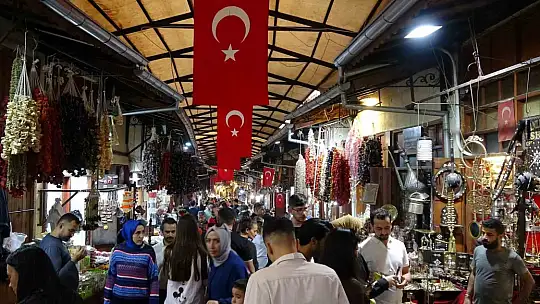 Gaziantep'in tarihi mekanlarında adım atacak yer kalmadı